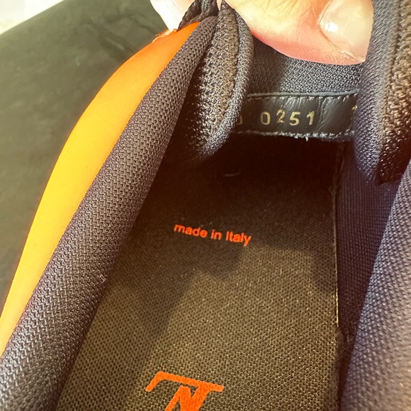 Louis Vuitton
Low trainers
Orange, Rubber - Picture 4 of 7